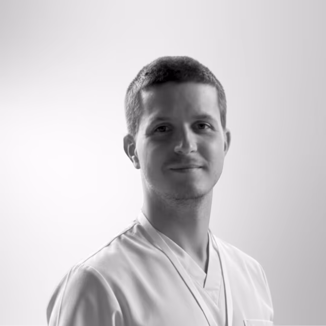 Dottor Luca Valente fisioterapista esperto in terapie manuali presso Aura Brescia
